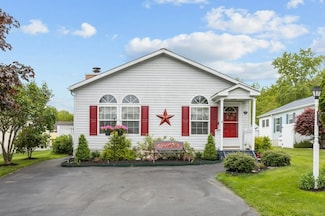 15 Mockingbird Ln, Tiverton, RI 02878