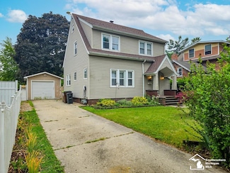 631 W 8th St, Monroe, MI 48161