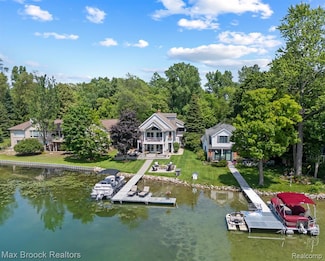 6847 Alden Dr, West Bloomfield, MI 48324