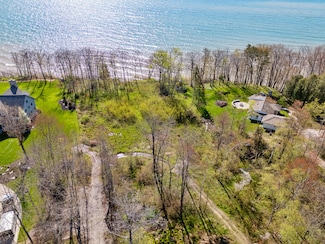 4314 High Point Beach Ln, Port Washington, WI 53074