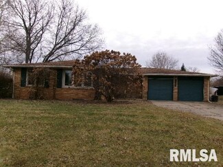 2216 Crestview Dr, Pekin, IL 61554