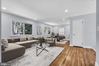 45 Linden Ln, Plainsboro, NJ 08536