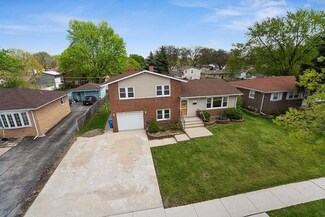 1309 S Busse Rd, Mount Prospect, IL 60056