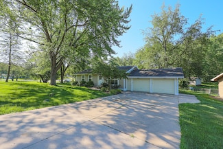 413 Channel Dr, Island Lake, IL 60042