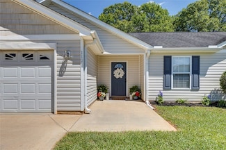 112 Wild Turkey Rd, Williamston, SC 29697
