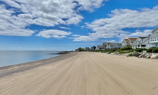 25 Village Rd, Milford, CT 06460