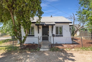 401 Decatur St Unit 1/2, Bakersfield, CA 93308