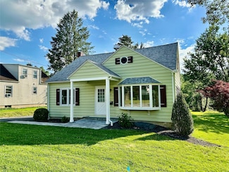 98 S Main St, Florida, NY 10921