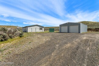 1251 Shotgun Ln, Yakima, WA 98901