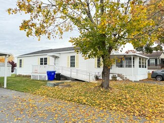 13 Meeting House Rd, Taunton, MA 02780