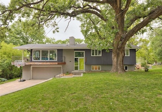 6771 College Ave, Windsor Heights, IA 50324