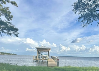 346 Beatrice Point Rd, Freeport, FL 32439