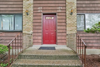 171 Kennedy Dr Unit 171, Bridgeport, CT 06606
