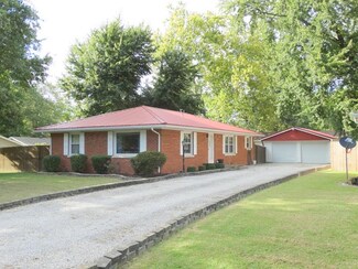 407 W Madison Ave, Chandler, IN 47610