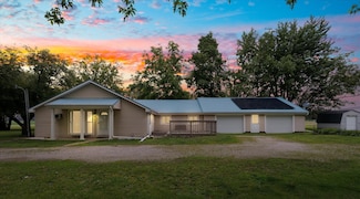 214 S Rising Rd, Champaign, IL 61822