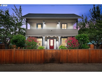 409 N 8th St, Cottage Grove, OR 97424