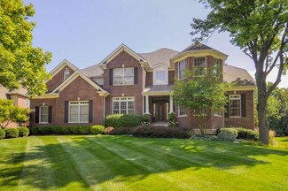 2S475 Arrowhead Dr, Wheaton, IL 60189