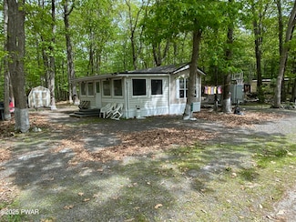 200 Shohola Ln, Shohola, PA 18458