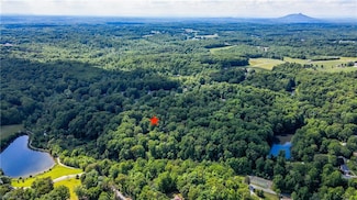 3806 Lakeview Dr, Pfafftown, NC 27040