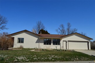 1314 C Ave, Vinton, IA 52349