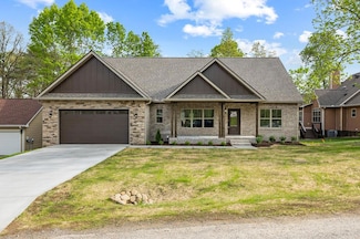 616 Lakeview Dr, Crossville, TN 38558
