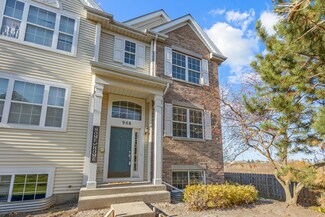 908 Clover Ln, Pingree Grove, IL 60140