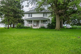 7522 N Wyckles Rd, Warrensburg, IL 62573