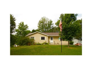 5046 Millard Ln, Central City, IA 52214