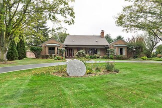1521 Cambridge Rd, Lansing, MI 48911