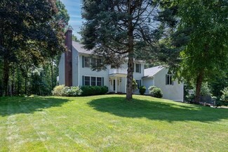11 Woodside Cir, Sturbridge, MA 01566