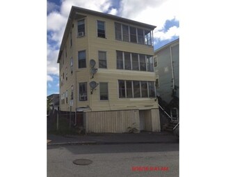 8 Seward St, Worcester, MA 01604