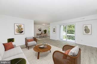 275 Green St Unit 4H5, Beverly, NJ 08010