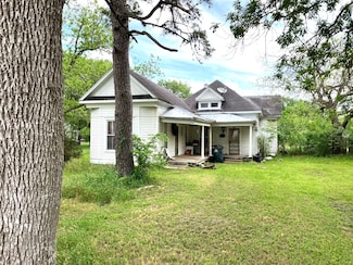 308 S East St, Edna, TX 77957