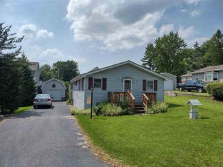 4073 S Hillcrest Rd, Knox, IN 46534