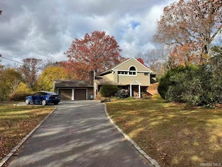 4 Norgate Rd, Glen Head, NY 11545