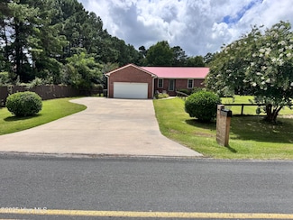 991 Hardesty Loop Rd, Newport, NC 28570