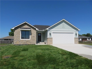 106 Hickory St, Perry, KS 66073