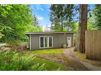 9215 SW 45th Dr, Portland, OR 97219