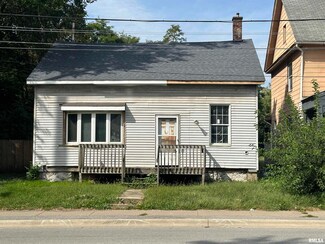 510 N Division St, Davenport, IA 52802