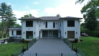 28 Rolling Hill Rd, Old Westbury, NY 11568