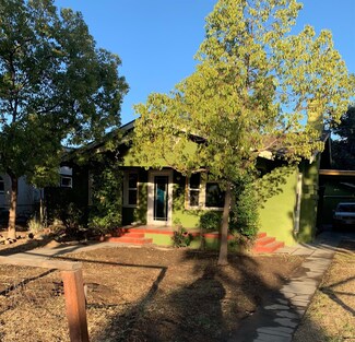 1576 N College Ave, Fresno, CA 93728