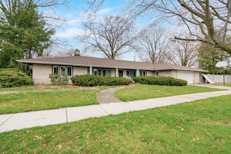 900 Elm St, Three Rivers, MI 49093