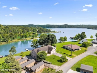 915 Smokey Mountain Queen Rd, Sevierville, TN 37876