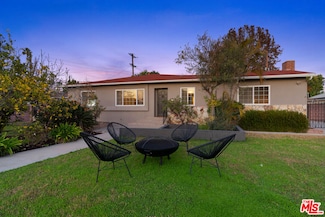 4242 Grand View Blvd, Los Angeles, CA 90066