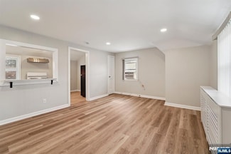 2-33 31st St, Fair Lawn, NJ 07410