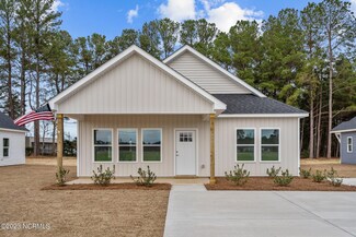 818 W Bridgers Street Extension, Burgaw, NC 28425