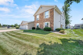 6113 Greenbriar Ln SW Unit B, Cedar Rapids, IA 52404
