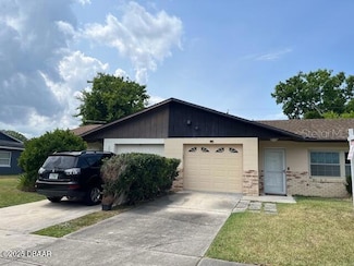 908 Boulder Dr, South Daytona, FL 32119