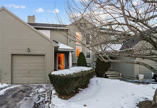81 Valley Green Ct Unit B, North Providence, RI 02904