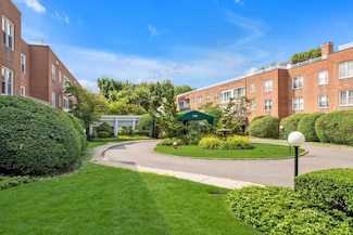1390 Broadway Unit 107, Hewlett, NY 11557